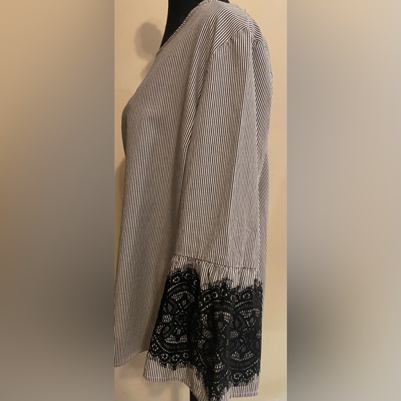 Womens bell sleeve striped shirt. Size Extra Large - Picture 4 of 6